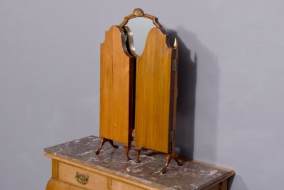 Early Georgian-style figured walnut and gilded triptych dressing mirror - Image 7