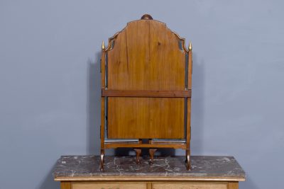 Early Georgian-style figured walnut and gilded triptych dressing mirror - Image 9