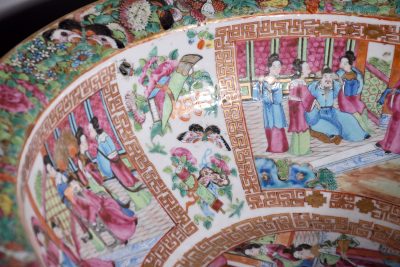 Large Canton hand - painted (Mandarin) Famille Rose bowl - Image 10