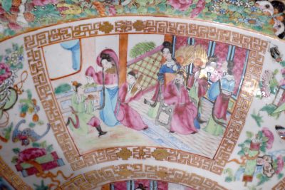 Large Canton hand - painted (Mandarin) Famille Rose bowl - Image 9
