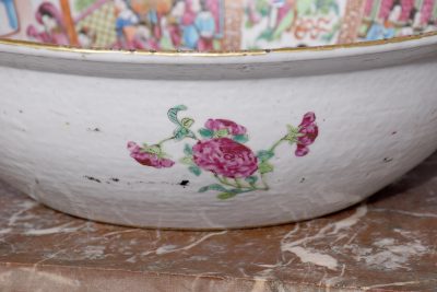 Large Canton hand - painted (Mandarin) Famille Rose bowl - Image 6