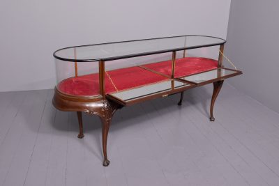Large Mahogany and Glazed Display Cabinet of Generous Proportions - Image 8