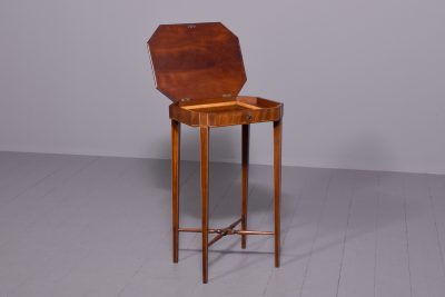 George 111 satinwood banded, mahogany occasional or lamp table - Image 5