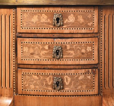 French Marquetry Inlaid Oval Side Table with Brass Gallery - Image 3