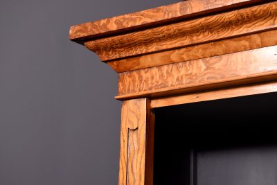 Mid Victorian tall, figured golden elm breakfront, 3-section open bookcase - Image 4