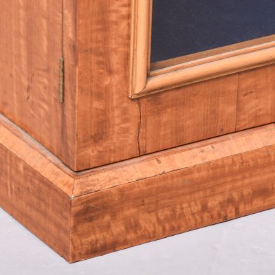 Quality Mid Victorian Satinwood Glazed Table-Top Cabinet - Image 3