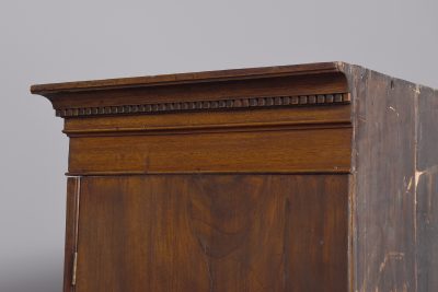 Neat-sized George III mahogany linen press with lovely colour and patina. - Image 9