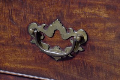 Neat-sized George III mahogany linen press with lovely colour and patina. - Image 6