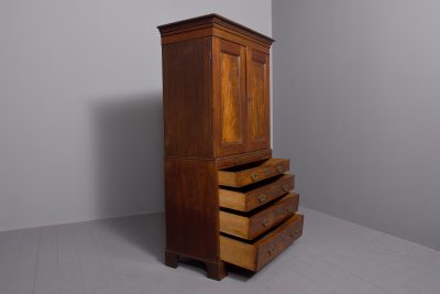 Neat-sized George III mahogany linen press with lovely colour and patina. - Image 7