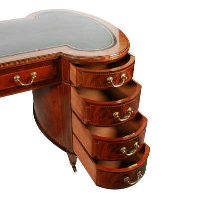 An ‘Hour Glass’  shaped mahogany partner’s desk - Image 4