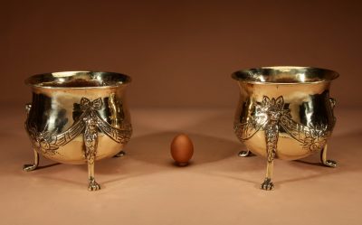 A Decorative Pair Of Embossed Brass Planters/Jardinieres, Dinanderie. - Image 2