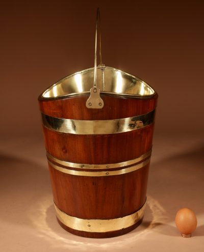 A Fine Quality Mahogany Brass Bound Boat (Schuitje) Shaped Peat Bucket Tea Stove Jardinière. - Image 4