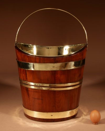 A Fine Quality Mahogany Brass Bound Boat (Schuitje) Shaped Peat Bucket Tea Stove Jardinière. - Image 5