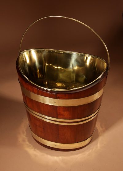 A Fine Quality Mahogany Brass Bound Boat (Schuitje) Shaped Peat Bucket Tea Stove Jardinière. - Image 7
