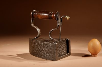 Victorian Cast Box Iron With Slug No4.  - Image 2