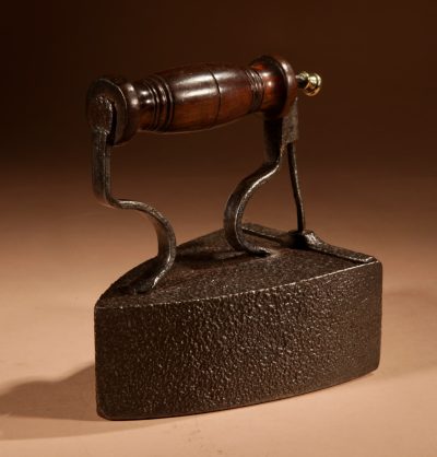 Victorian Cast Box Iron With Slug No4.  - Image 4