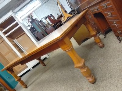 Antique Oak Extending Dining Table Seats 10 - Image 7