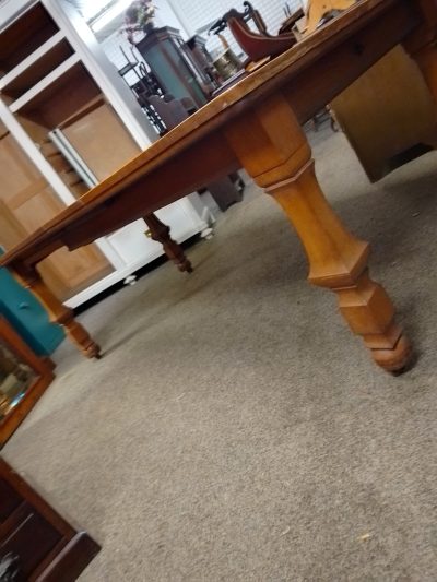 Antique Oak Extending Dining Table Seats 10 - Image 9