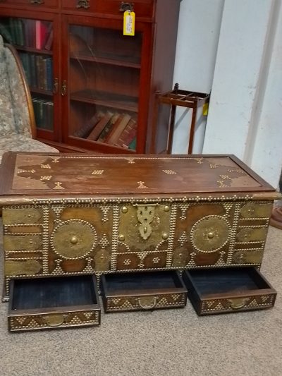 Good Antique 19thC Zanzibar Box Chest - Image 4