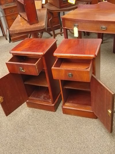 Good Antique Style Pair of Bedside Cabinet's - Image 2
