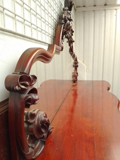Good Antique Victorian Serpentine Sideboard - Image 3