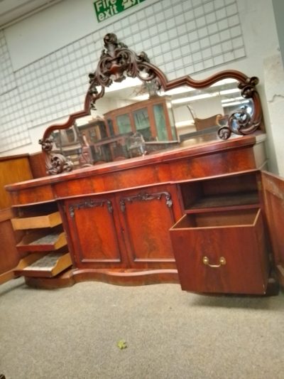 Good Antique Victorian Serpentine Sideboard - Image 4