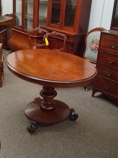 Good Antique Oval Loo Table - Image 2