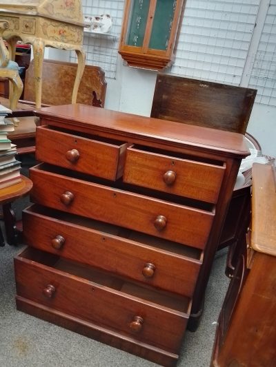 Good Antique Victorian Chest of Drawers - Image 4