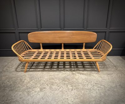 Mid-Century Ercol Studio Couch / Day Bed In Beech And Elm - Image 2