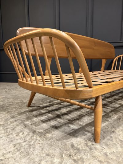 Mid-Century Ercol Studio Couch / Day Bed In Beech And Elm - Image 5