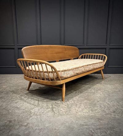 Mid-Century Ercol Studio Couch / Day Bed In Beech And Elm - Image 6