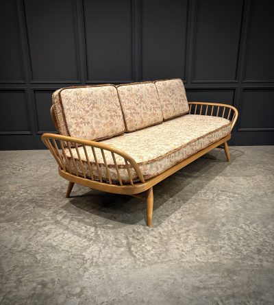 Mid-Century Ercol Studio Couch / Day Bed In Beech And Elm - Image 7