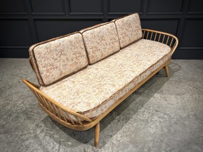 Mid-Century Ercol Studio Couch / Day Bed In Beech And Elm - Image 8