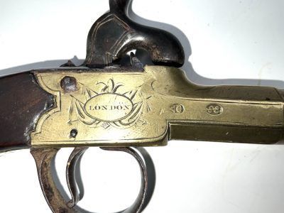 PERCUSSION BLUNDERBUSS BRASS BARRELLED OVERCOAT PISTOL. - Image 4
