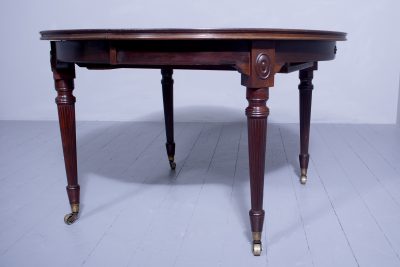 Neat Size Circular Dining Table with 2 Extra leaves - Image 2