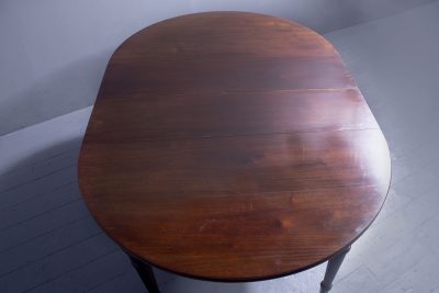 Neat Size Circular Dining Table with 2 Extra leaves - Image 3