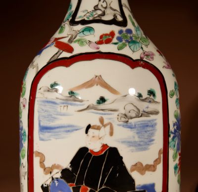 A Porcelain Japanese Hand Painted Table Lamp. - Image 4