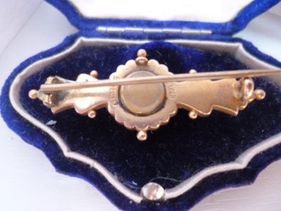 9CT GOLD AND DIAMOND CHESTER BROOCH MAKER TH IN NICE BOX 2.6 GRAMS  [FREE POST] - Image 4