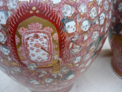 Pair of Japanese "1000" faces Vases. - Image 4