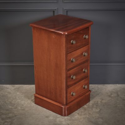 Pair of Victorian Mahogany Bedside Chests - Image 3
