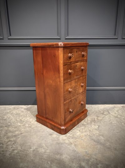 Pair of Victorian Mahogany Bedside Chests - Image 7