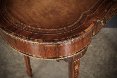 Exceptional Quality Rosewood & Coromandel Kidney Shaped Writing Table - Image 3