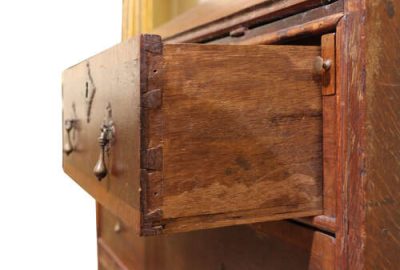 A Fine 18th Century Crossbanded Oak Bureau with Stepped Interior & Secret Drawers - Image 5