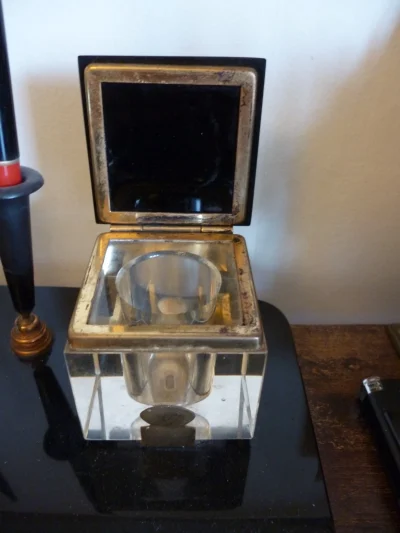 Art Deco Black Glass Desk Stand with Inkwells and Original Pens - Image 12