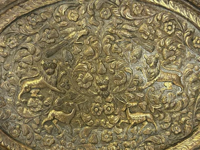 Antique Persian Gilded Copper Tray with Repousse Animal Decoration - Image 6