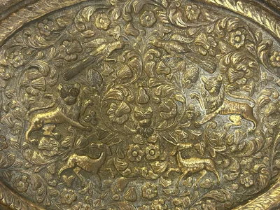 Antique Persian Gilded Copper Tray with Repousse Animal Decoration - Image 8