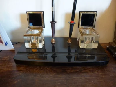 Art Deco Black Glass Desk Stand with Inkwells and Original Pens - Image 10