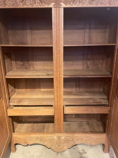 French 19th century Oak Decorative Cupboard - Image 2