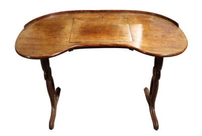 Good Mid 19th Century Mahogany Kidney-Shaped Library Table with Reading Slope, circa 1840 - Image 5